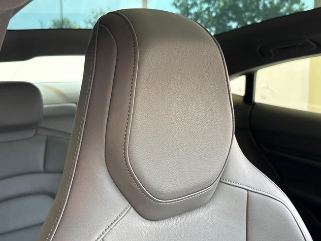 PORSCHE Taycan Photo 15