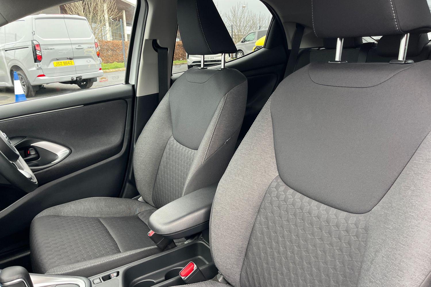 Toyota YARIS Photo 18