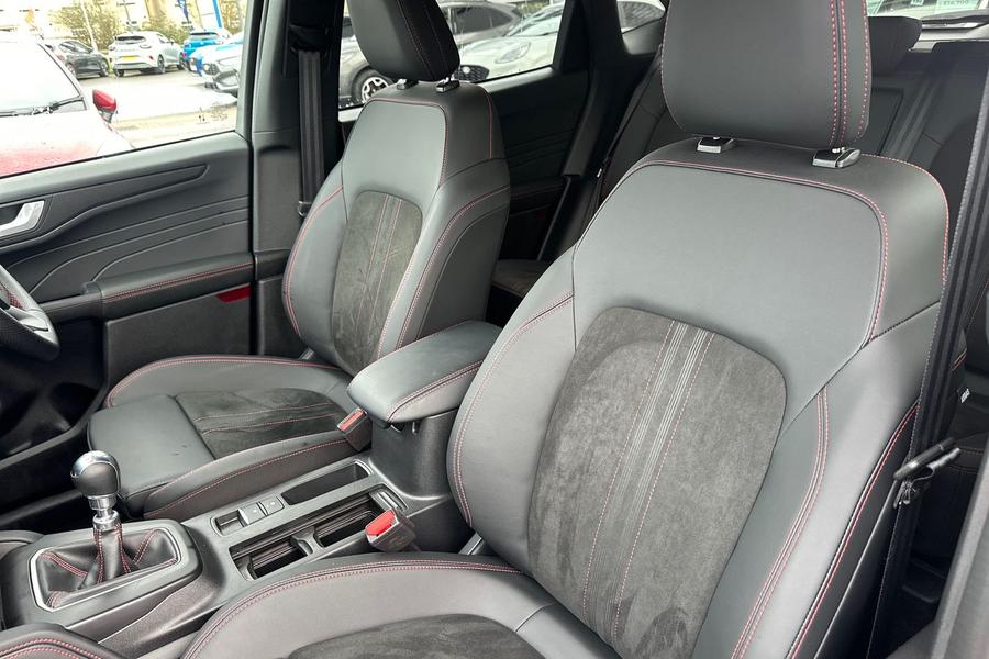 Ford KUGA Photo autoimg-181e89d24597ddedbbf814393784c7cbe4a5bf8c.jpg