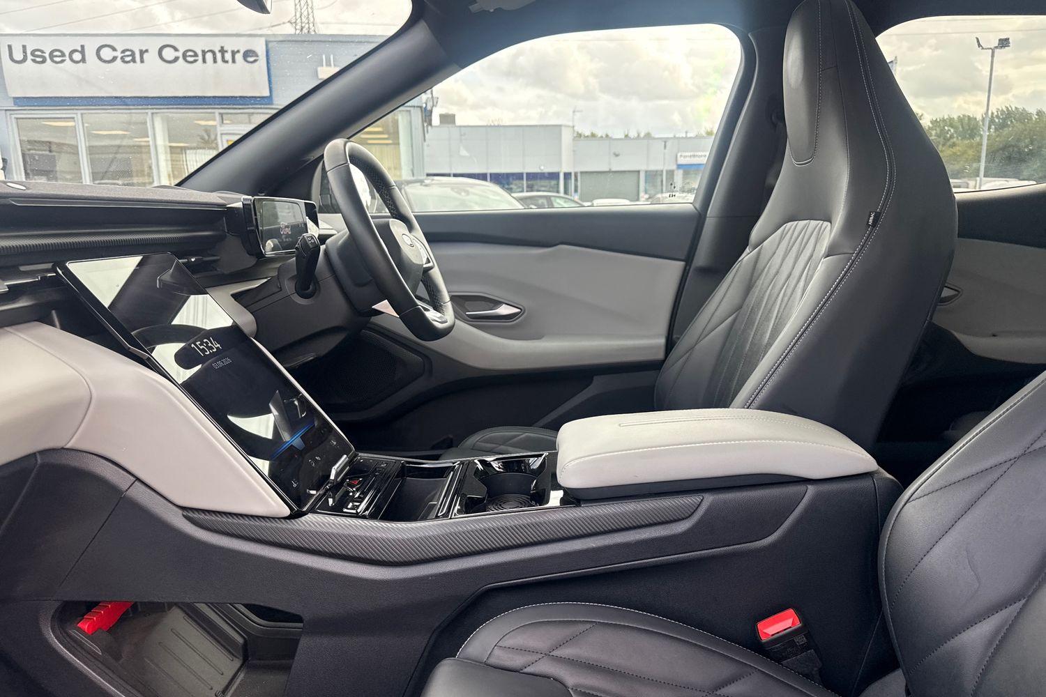 Ford Explorer Photo 18