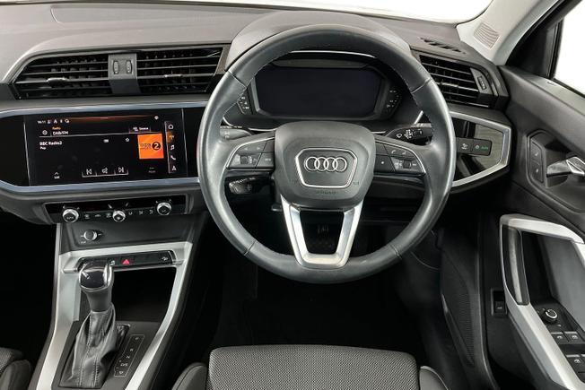 AUDI Q3 Photo 11