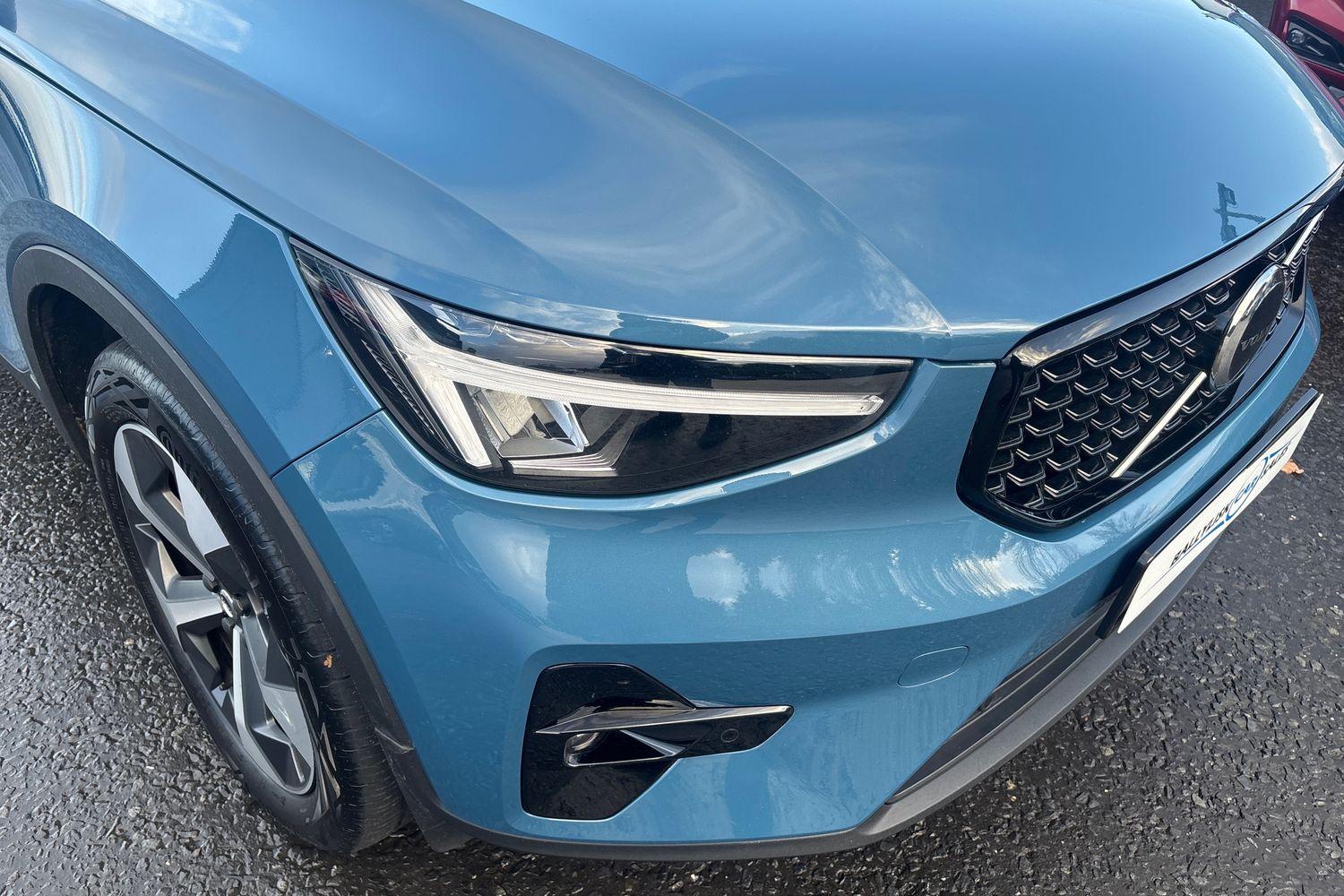 2025 Volvo XC40 2.0 B4 197PS Plus Dark Petrol Hybrid Auto in 11K - vehicle photo 7 for sale on PureCar