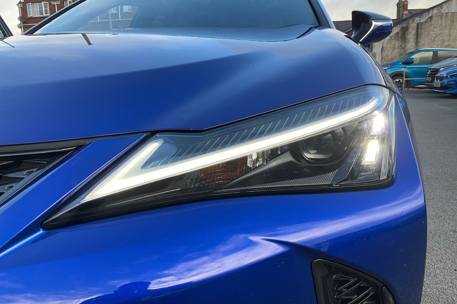 Lexus UX Photo 35