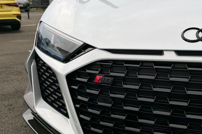 AUDI R8 Photo 27