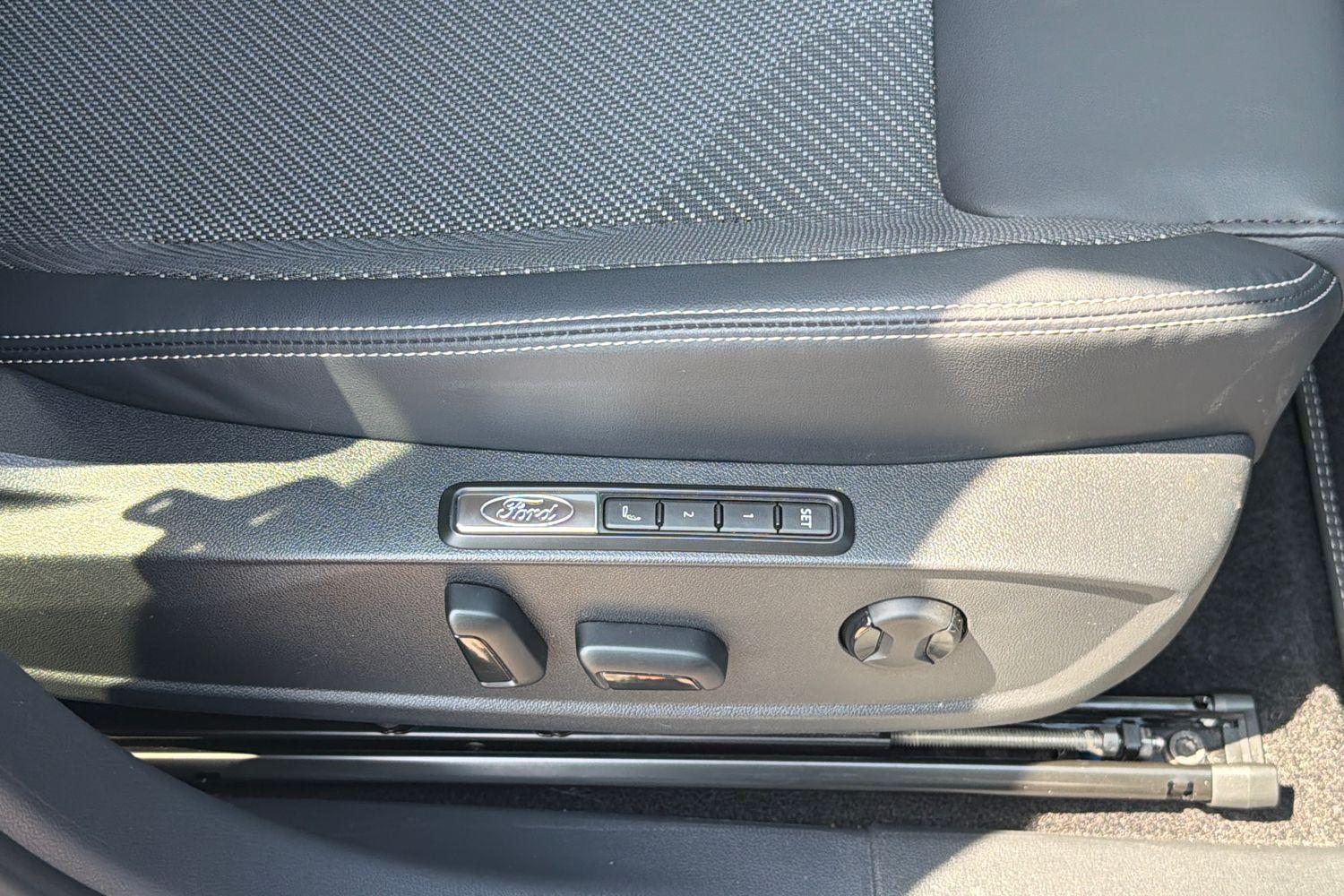 Ford Explorer Photo 28