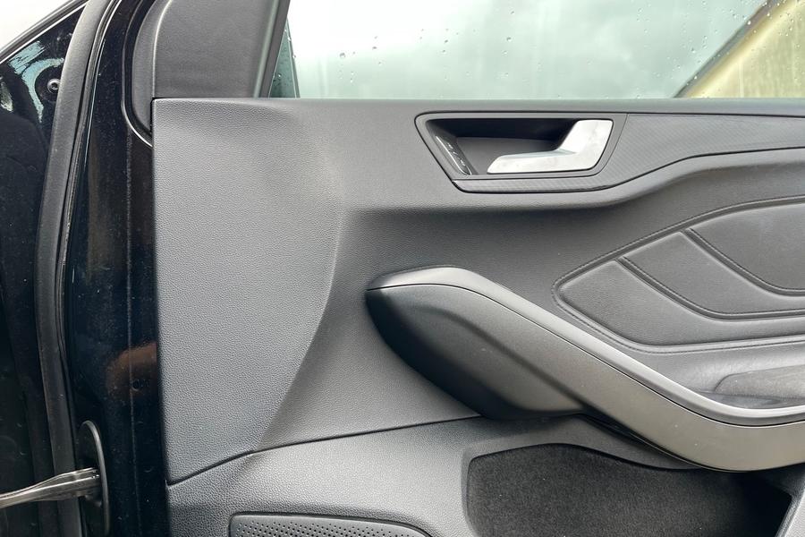 Ford FOCUS Photo autoimg-183ab4cdbb2e7a5d305ec1d39a9f9a72378acc2e.jpg