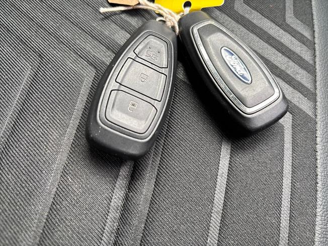 FORD Puma Photo 32