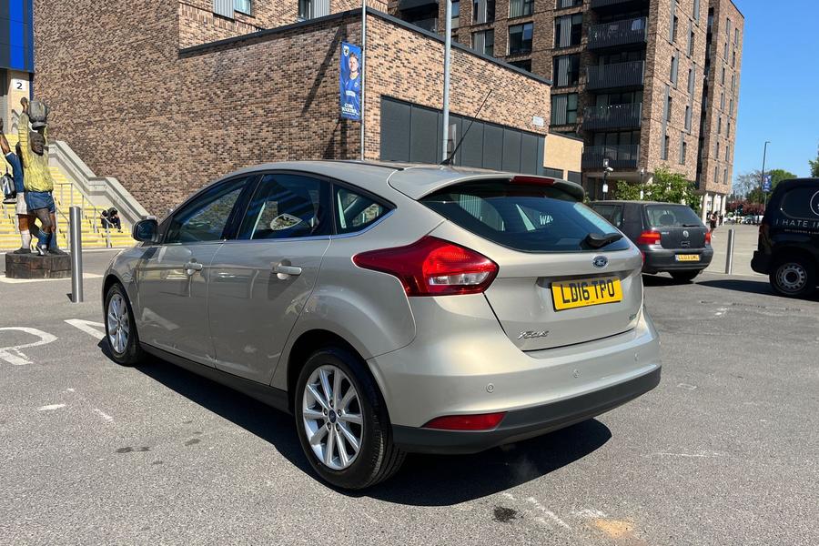FORD FOCUS Photo autoimg-18454952fb96cdcbb75f66a2b95647efa00df04e.jpg