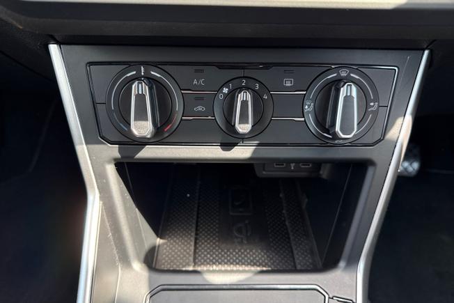VOLKSWAGEN Taigo Photo 21