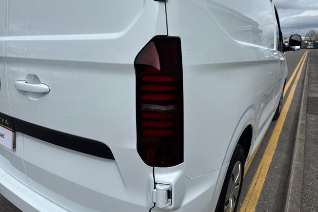 VOLKSWAGEN e-Transporter Photo 18