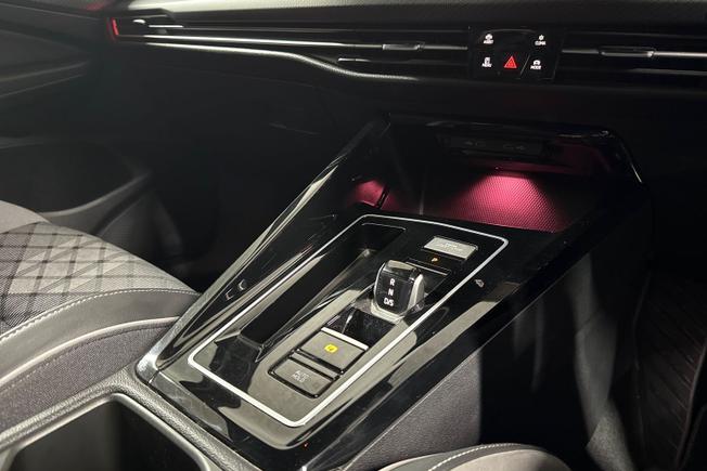 VOLKSWAGEN Golf Photo 23
