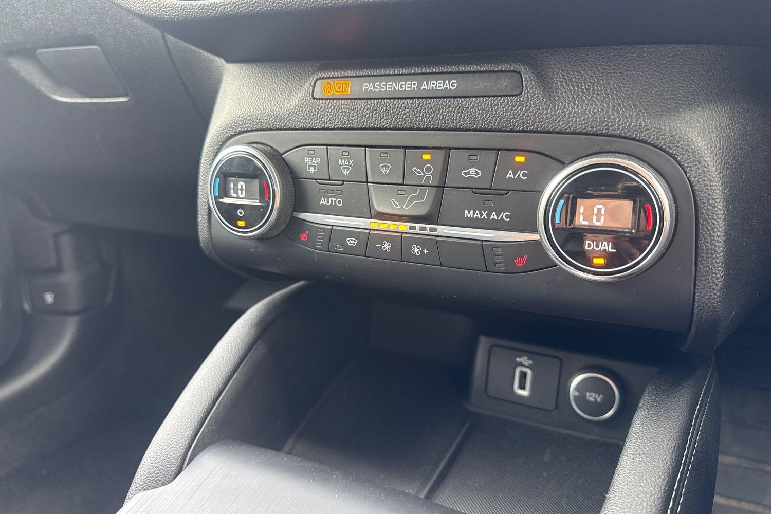 Ford FOCUS Photo 27