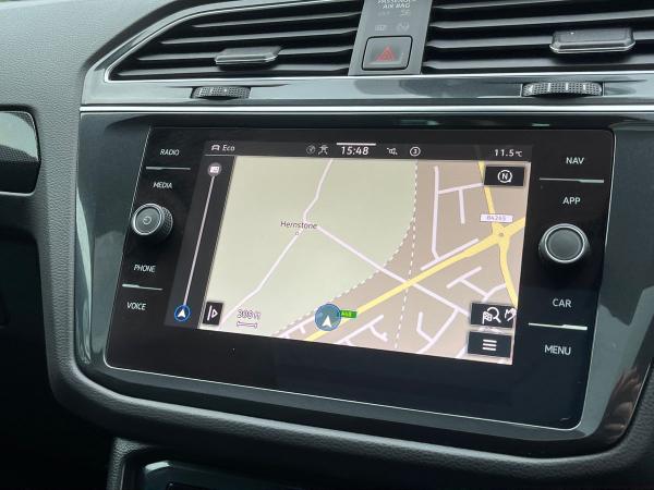 Volkswagen Tiguan Photo autoimg-185a20e2933494dc0e8c004a080372bd0e30f117.jpg