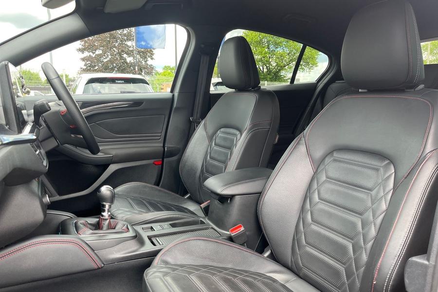 Ford FOCUS Photo autoimg-186513106d49a26e2d799c59250df3672a3b49e7.jpg
