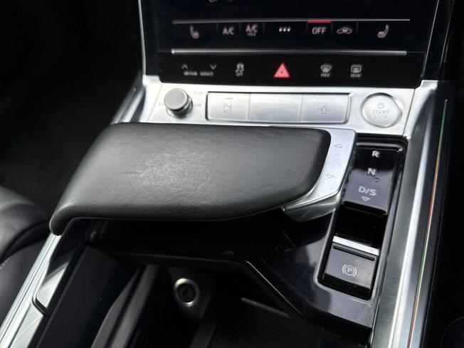 AUDI e-tron Photo 38