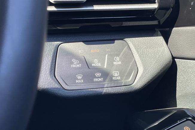 VOLKSWAGEN ID.4 Photo 49