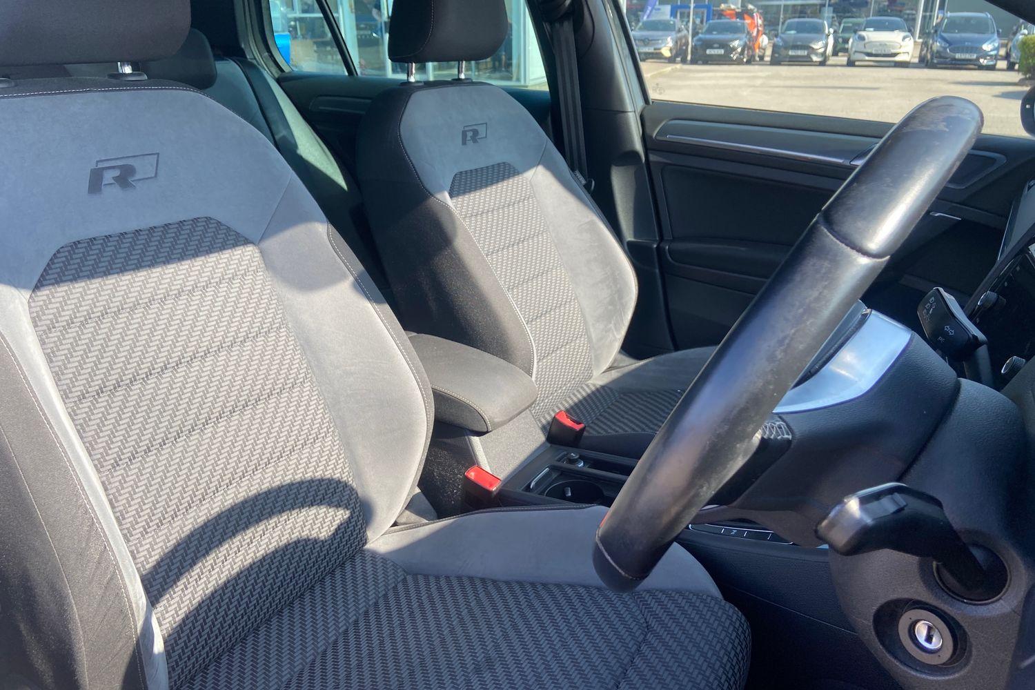 Volkswagen GOLF Photo 16