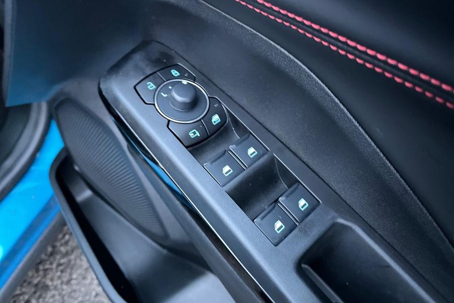 Ford PUMA Photo autoimg-1872844f8624690664f342606f3514bbfe2c2688.jpg