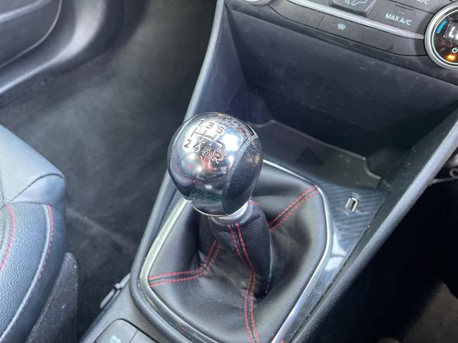 FORD Fiesta Photo 40