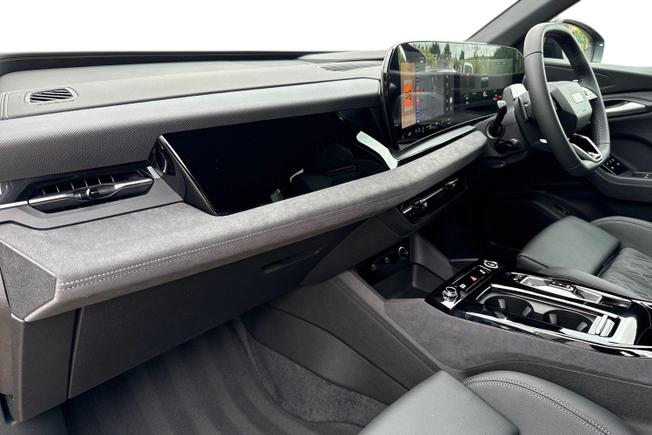 AUDI Q6 E-Tron Photo 2