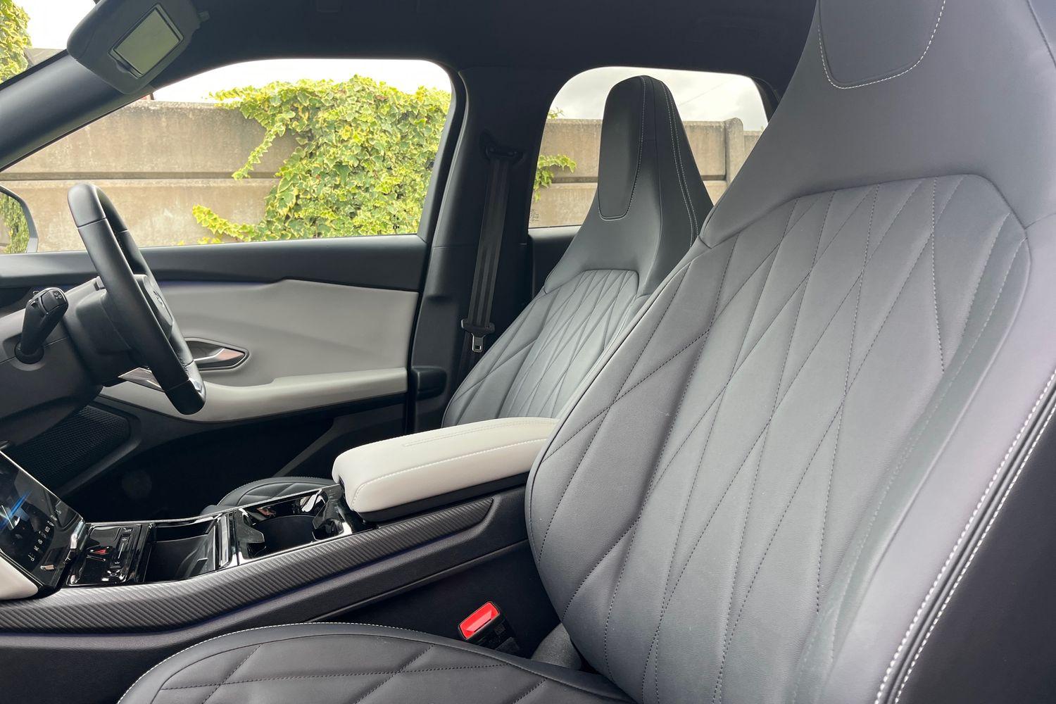 Ford EXPLORER Photo 18