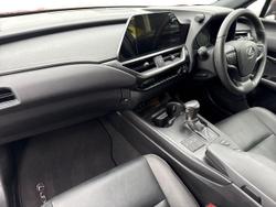 LEXUS Ux Photo 2