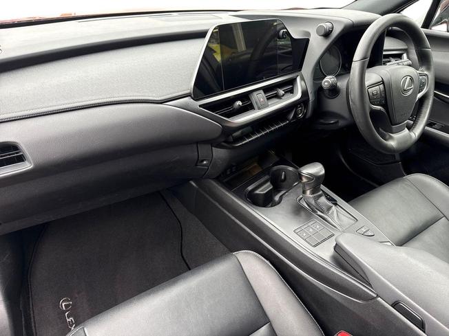 LEXUS Ux Photo 2