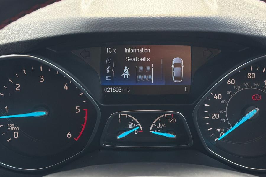 Ford KUGA Photo autoimg-1882654061e3312a8caf833220f28c09db67a0c6.jpg
