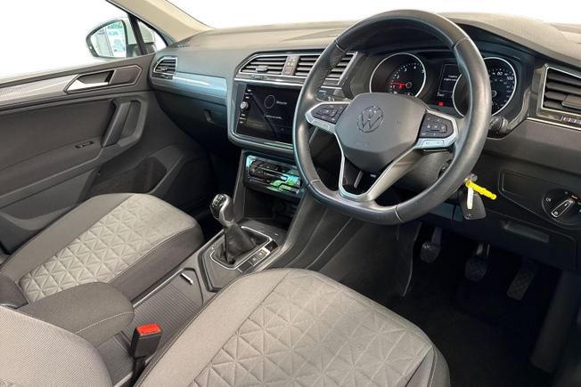 VOLKSWAGEN Tiguan Photo 6