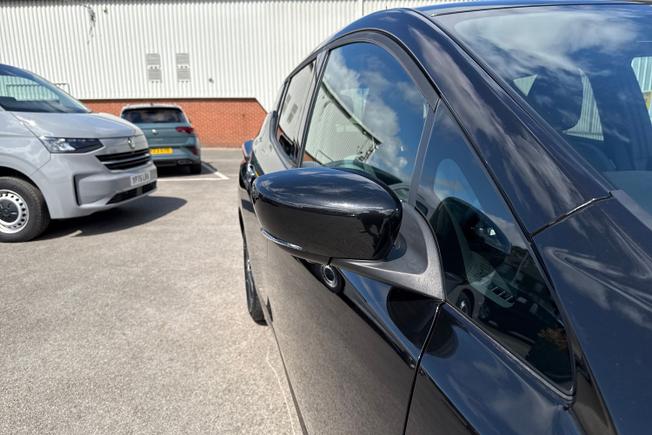NISSAN Leaf Photo 20
