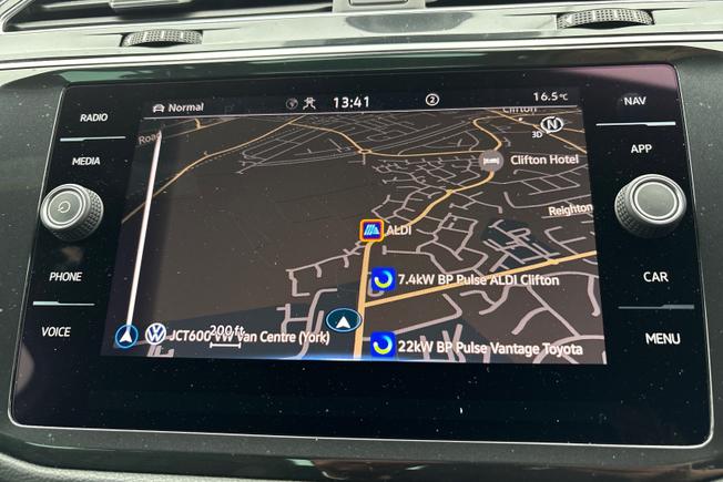 VOLKSWAGEN Tiguan Photo 14