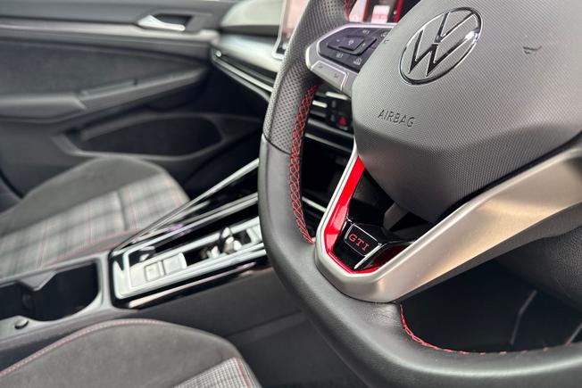 VOLKSWAGEN Golf Photo 27