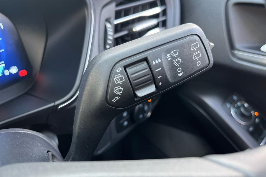 Ford FOCUS Photo autoimg-18a0322e4c706c214d6961a7d47e583cd1fb4f81.jpg