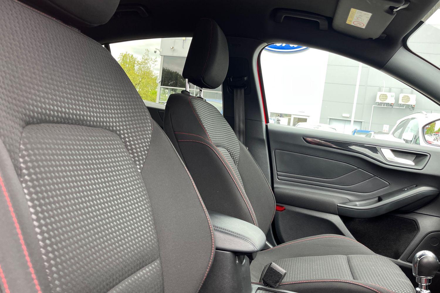 Ford FOCUS Photo 16