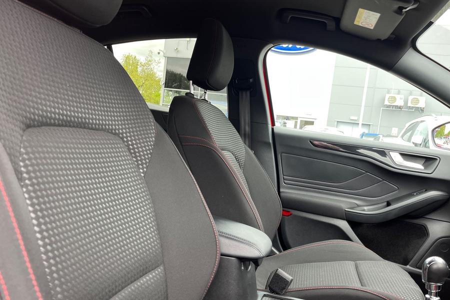 Ford FOCUS Photo autoimg-18a097e45db5f6ac45be2223e7d24ba3fbcd747e.jpg
