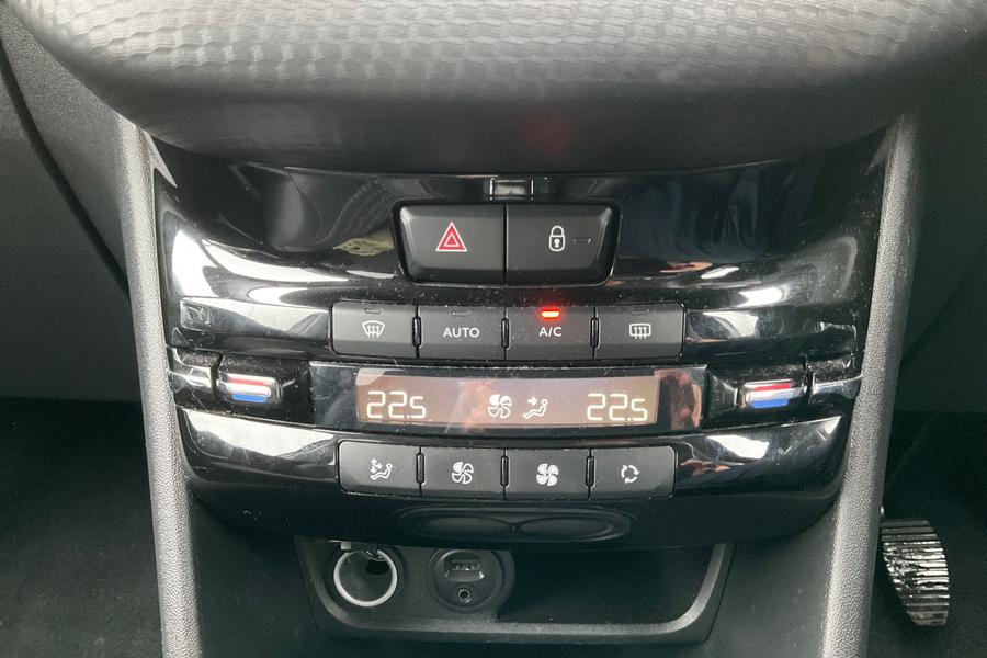 Peugeot 2008 Photo autoimg-18a0be2c29d22ccaf98ef9c09239db4b3a60cc3a.jpg