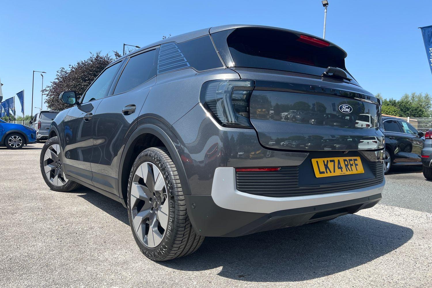 Ford Explorer Photo 37
