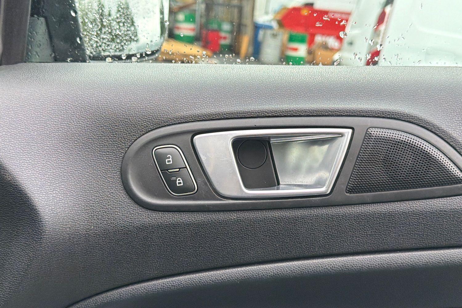 Ford ECOSPORT Photo 26