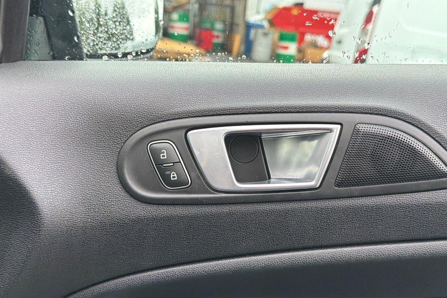 Ford ECOSPORT Photo autoimg-18a9d070f8364fbaaad9d9b3ccf79207106286d2.jpg