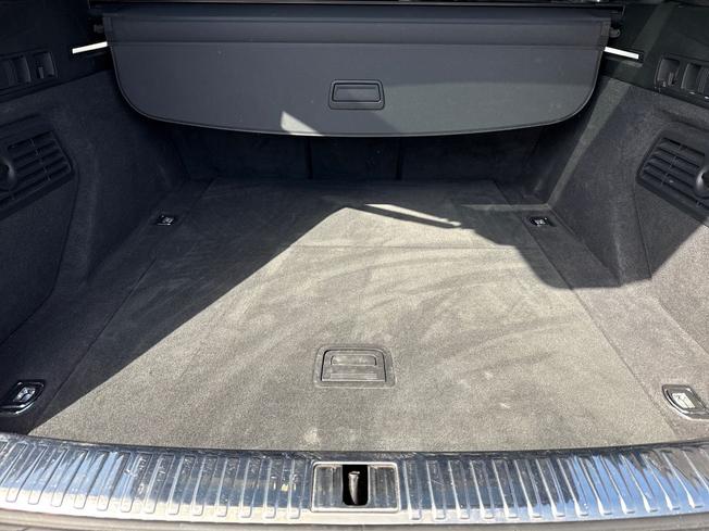 AUDI e-tron Photo 12