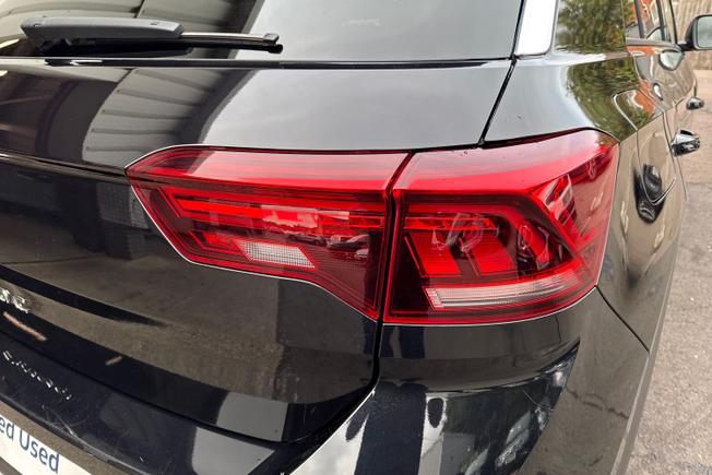 VOLKSWAGEN T-Roc Photo 18