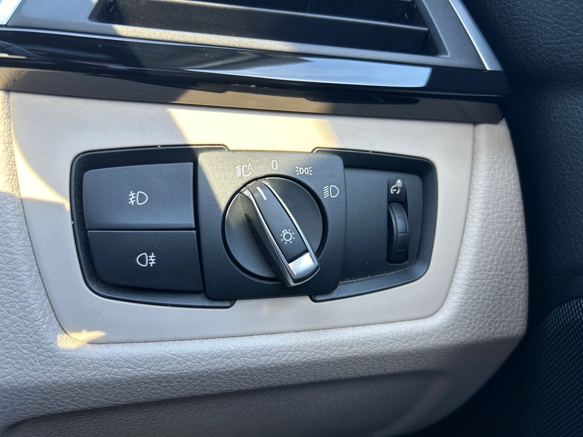 BMW 3 Series Photo 36