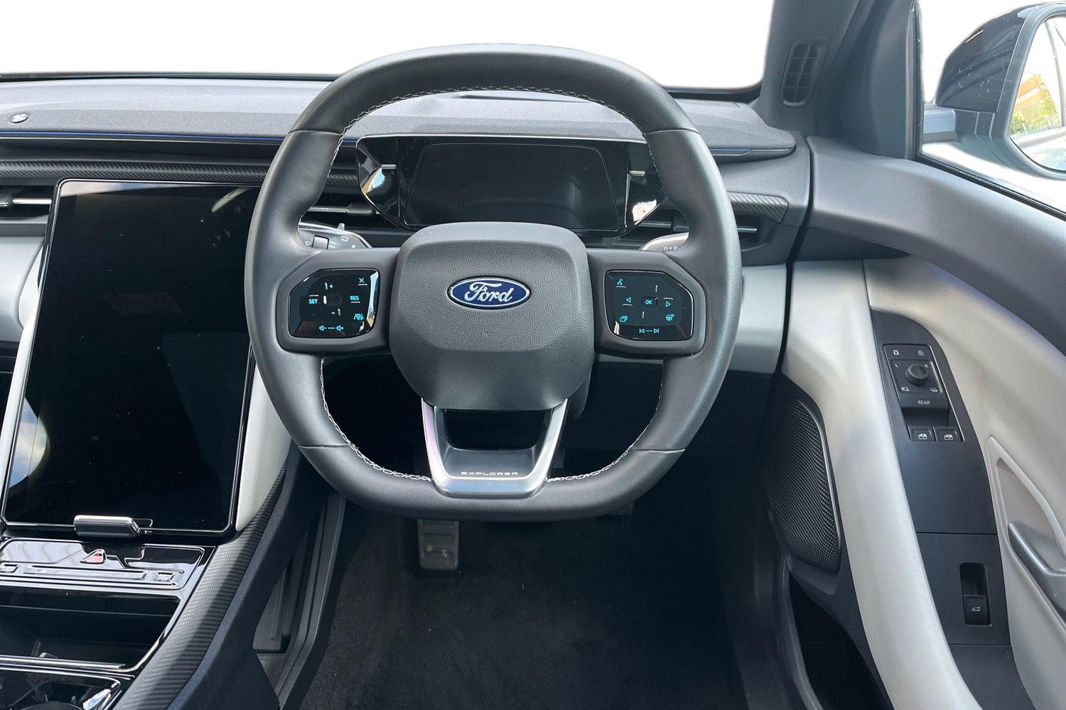 Ford Explorer Photo 10