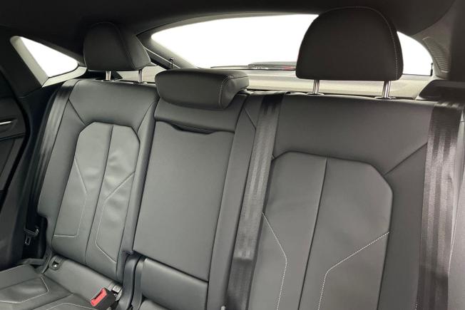 AUDI Q3 Photo 9