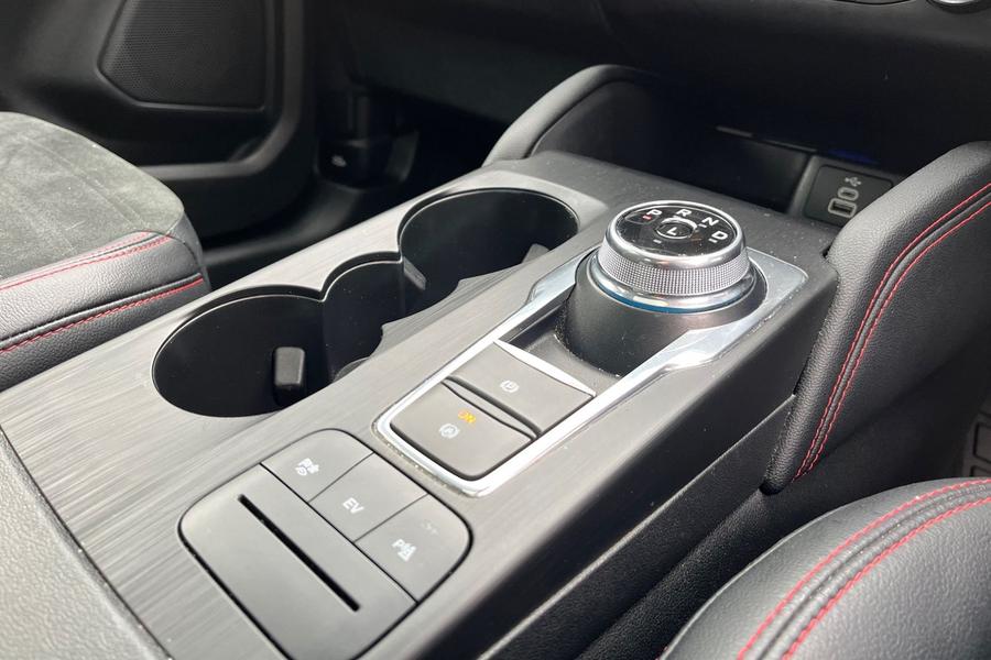 Ford KUGA Photo autoimg-18cbd932756574e41f746efdff8a28bde6b94619.jpg