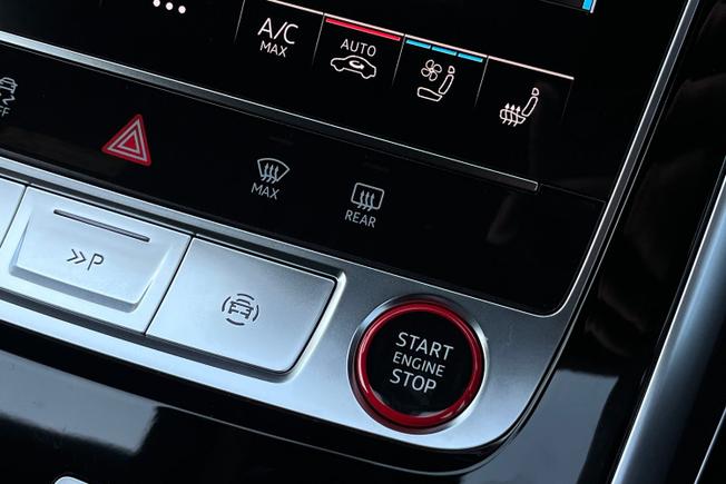 AUDI Rsq8 Photo 29
