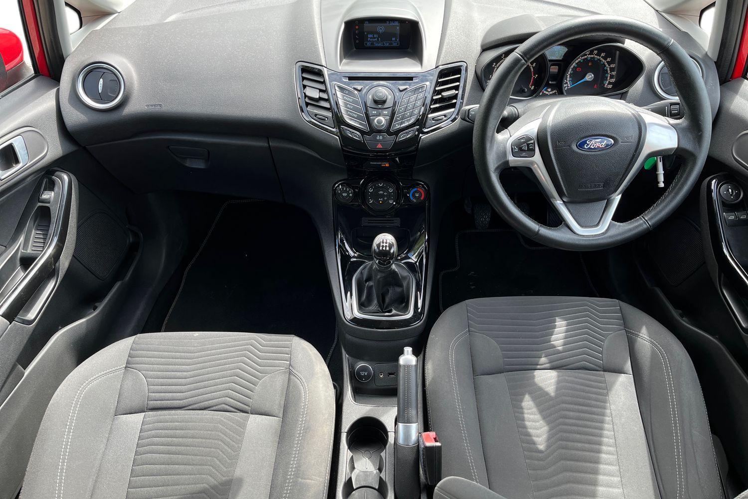Ford FIESTA Photo 9