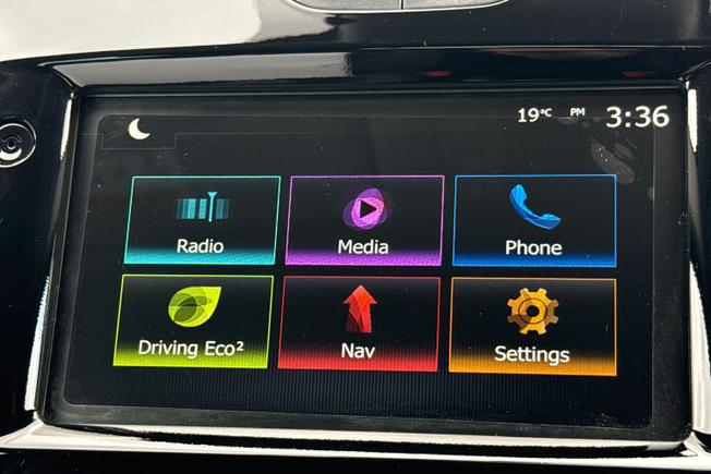 RENAULT Clio Photo 13