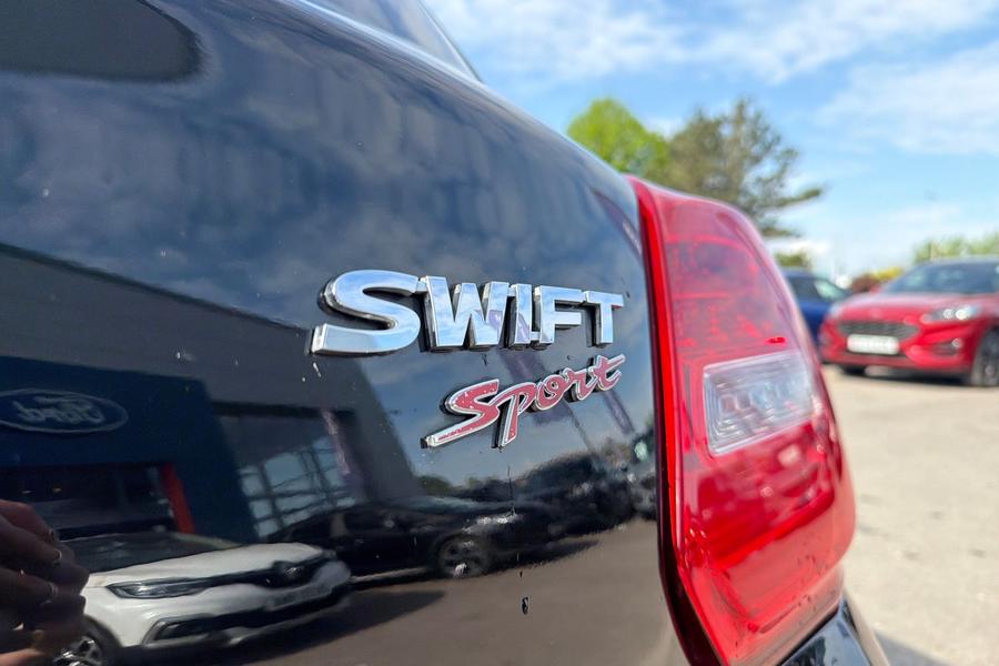 Suzuki SWIFT Photo autoimg-18d30aa7e1b548b7bcfb4d89ca0dee4b81946165.jpg