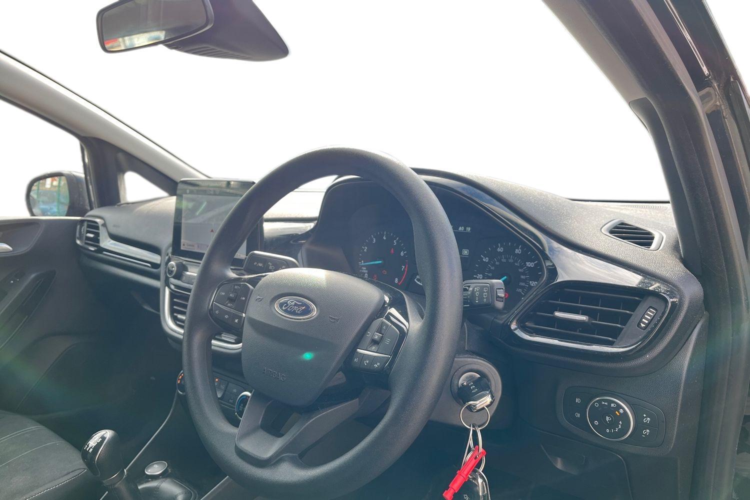 Ford FIESTA Photo 8